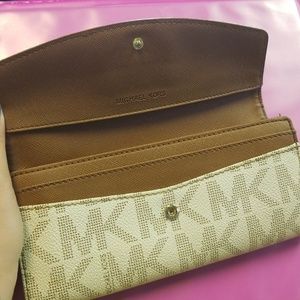 AUTHENTIC Michael Kors Wallet